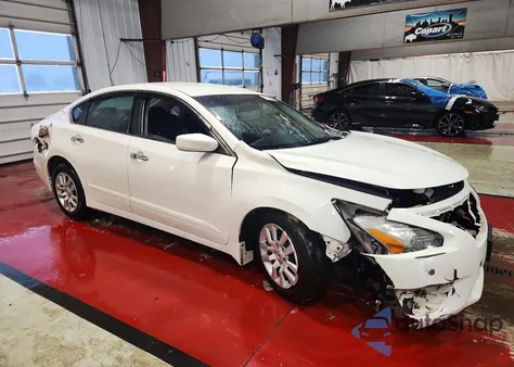 2015 Nissan Altima 2.5 z USA, uszkodzony, nr VIN 1N4AL3AP8FC470735